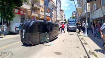 Pendik'te takla atan otomobil park halindeki araca çarptı: 1 yaralı