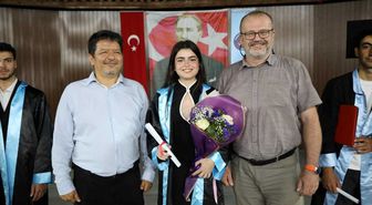 Akdeniz Üniversitesi'nde otomotiv bölümündeki tek kız öğrenci mezun oldu