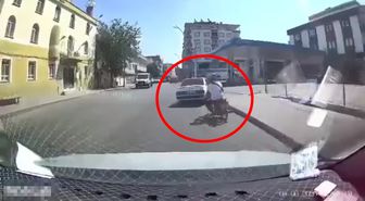 Batman'da motosikletin otomobile çarptığı kaza araç kamerasında