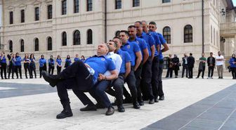 Bir zamanların gardiyanlarından sempatik hareketler