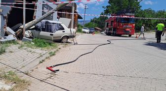 Duvara çarpan otomobildeki yaşlı çift öldü