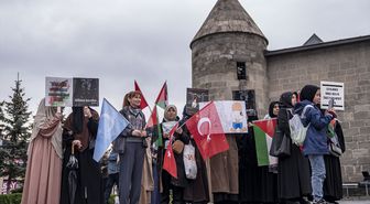Erzurum'da sağlıkçılar Gazze için sessiz yürüyüşlerini 134. haftada sürdürdü