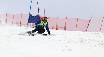 Erzurum Palandöken'de babaların kayak yarışı