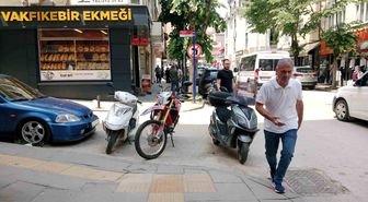 Görme engelli yolunu işgal etti
