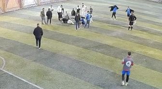Halı sahada dili boğazına kaçan oyuncuya müdahale kamerada