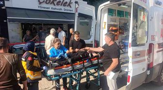 Palmiyeye çarpan Tofaş hurdaya döndü: 4 genç yaralandı