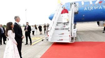 Papa 14. Leo, İspanya'da Kral Felipe ve Kraliçe Letizia tarafından resmi törenle karşılandı