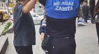 Zabıta memuru, kayıp çocuğu omzunda taşıyarak ailesine teslim etti