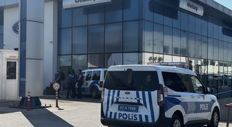 Antalya'da Otokoç yetkili servisine silahla ateş açıldı