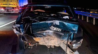 Bankette duran otomobile çarpan araç hurdaya döndü: 6 yaralı