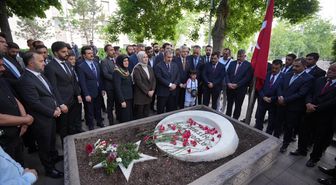 BBP Genel Başkanı Destici, Muhsin Yazıcıoğlu'nun kabrini ziyaret etti