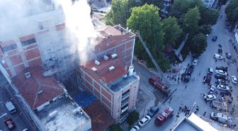 Bilecik'te bacasında yangın çıkan restoranın bulunduğu 4 katlı bina tahliye edildi