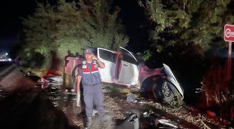 Bolu'da kamyonetin tıra çarpması sonucu 3 kişi yaralandı