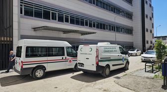 Çorum'da devrilen otomobildeki anne öldü, baba ve oğlu yaralandı