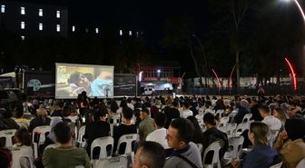Gezen Sinema Tırı Demirci'de vatandaşlarla buluştu