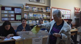 Gümüşhane'nin Tekke beldesinde seçmenler sandık başında