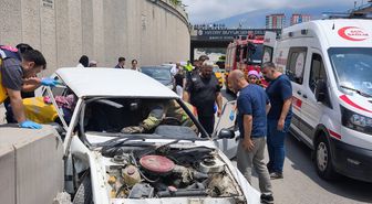 İskenderun'da otomobil beton bariyere çarptı: 3 yaralı