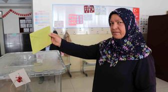 Kalp krizi geçirerek hayatını kaybetmişti, mahalle yeni muhtarını seçmek için sandık başına gitti