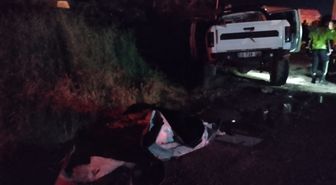 Kamyonet ile TIR çarpıştı: 3 yaralı