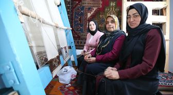 Kadın Kooperatifiyle Unutulmaya Yüz Tutan Halı Dokumacılığı Yeniden Canlanıyor