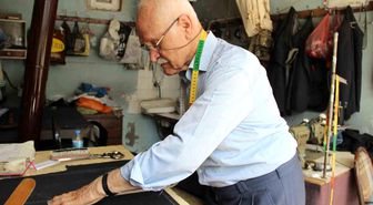 Kumaşa sinen bir ömür: 59 yıllık mesleğini 71 yaşında aşkla sürdürüyor