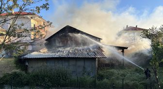 Samsun'da çıkan yangında evde hasar oluştu, 2 traktör kullanılamaz hale geldi