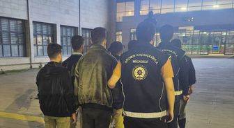 Afyonkarahisar'da yakalanan 8 düzensiz göçmen sınır dışı edildi