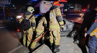 Bursa'da kaldırıma çarpan otomobildeki 1 kişi öldü, 1 kişi yaralandı