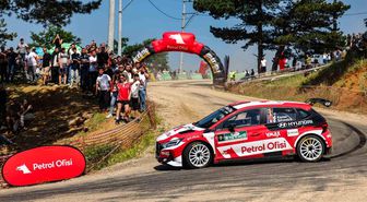 Bursa Rallisi'ni Kerem Kazaz kazandı