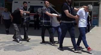 Çocuk parkında 10 kişiyi yaralayan saldırganlardan pes dedirten savunma