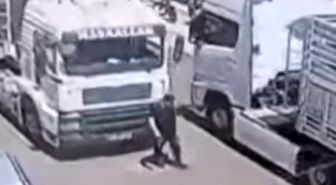 Edirne'de tırın altında kalan yaya hayatını kaybetti