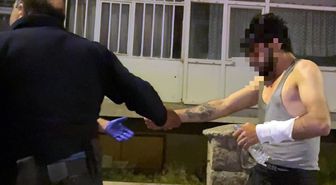 Evinde bıçakla kendine zarar veren şahsın hayatını polisin telefon detayı kurtardı