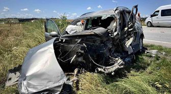 Kazada hurdaya dönen otomobilin sürücüsü hayatını kaybetti