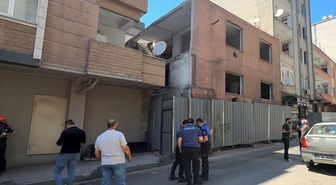 Küçükçekmece'de yıkım sırasında çöken duvarın altında kalan 3 işçi yaralandı