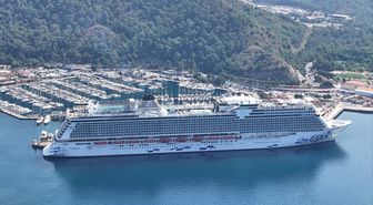 Marmaris'e 'Aroya' kruvaziyeri 2 bin 41 turist getirdi