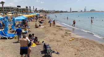 Mersin'de deniz sezonu başladı: Rus uçuşlarının iptali bölge turizmini etkiledi