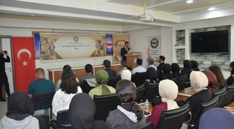 Muş'ta kitap okuma ve kompozisyon yarışmasında dereceye girenlere ödülleri verildi