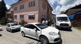 Oyun oynarken yola atlayan çocuğa otomobil çarptı