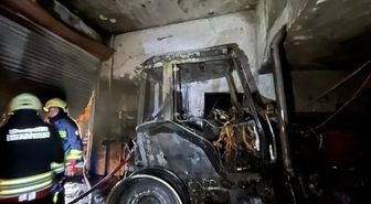Sanayi sitesindeki yangında traktör kullanılamaz hale geldi