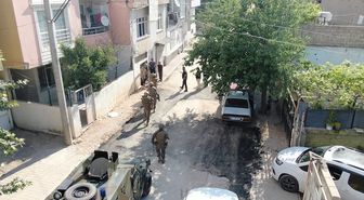 Adıyaman'da sosyal medyada 'silah teşhiri' yapan 14 zanlı gözaltına alındı