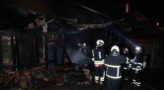 Alevlere teslim olan ahşap ev kullanılamaz hale geldi