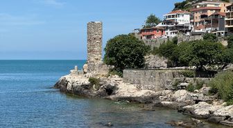 Amasra'daki tarihi Direkli Kaya'ya yazı yazılmasına ilişkin inceleme başlatıldı