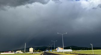 Ardahan ve Ağrı'da sağanak ve dolu etkili oldu