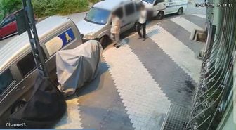 Arnavutköy'de park halindeki minibüsün çalındığı anlar kamerada; '1-1,5 dakika arasında çalıyorlar'