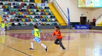 Balıkesir'de Geleneksel Çocuk Oyunları Şenliği Başladı