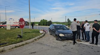 Çorum'da asfalt yüklü tankerle çarpışan otomobildeki 4 kişi yaralandı