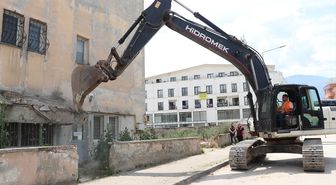 Gürsu Kent Meydanı projesi kapsamında bina yıkımı gerçekleştirildi
