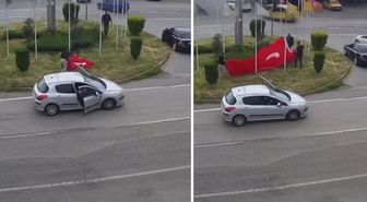 Rüzgarda ipi kopan Türk bayrağını vatandaşlar korudu