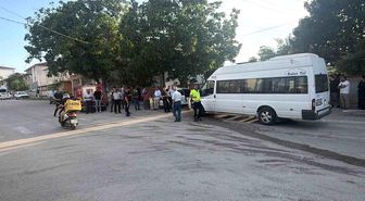 İşçi servisi ile otomobil çarpıştı: 5 yaralı