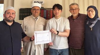 İslam'ı araştıran Güney Koreli Seungjın Hong, Müslüman oldu